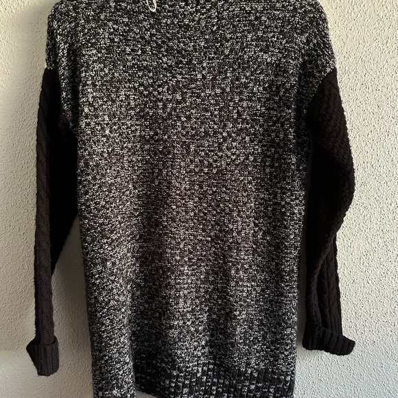 Romeo and Juliet Couture Cable Knit Tri-color Sweater Size Small - Picture 3 of 3